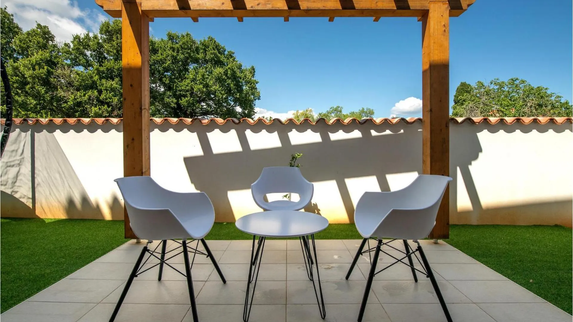 Lovely Home In Kavran With Outdoor Swimming Pool 0*,